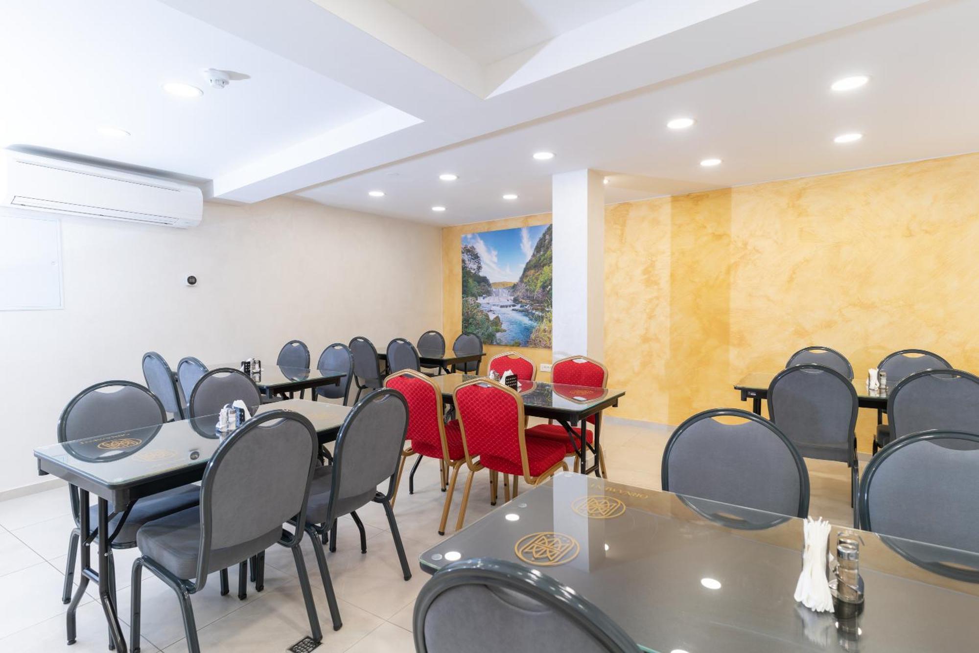 Ornament Hotel And Apartments Saraievo Exterior foto